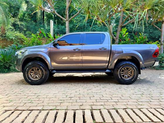 TOYOTA HILUX 2.8 D-4D TURBO DIESEL CD SR 4X4 AUTOMÁTICO